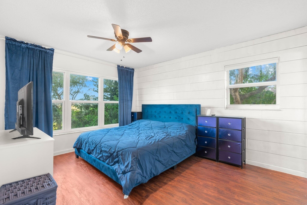 1101 Crystal Lake Drive - Photo 3