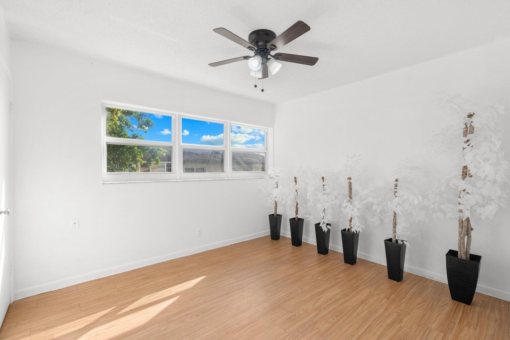 1101 Crystal Lake Drive - Photo 2