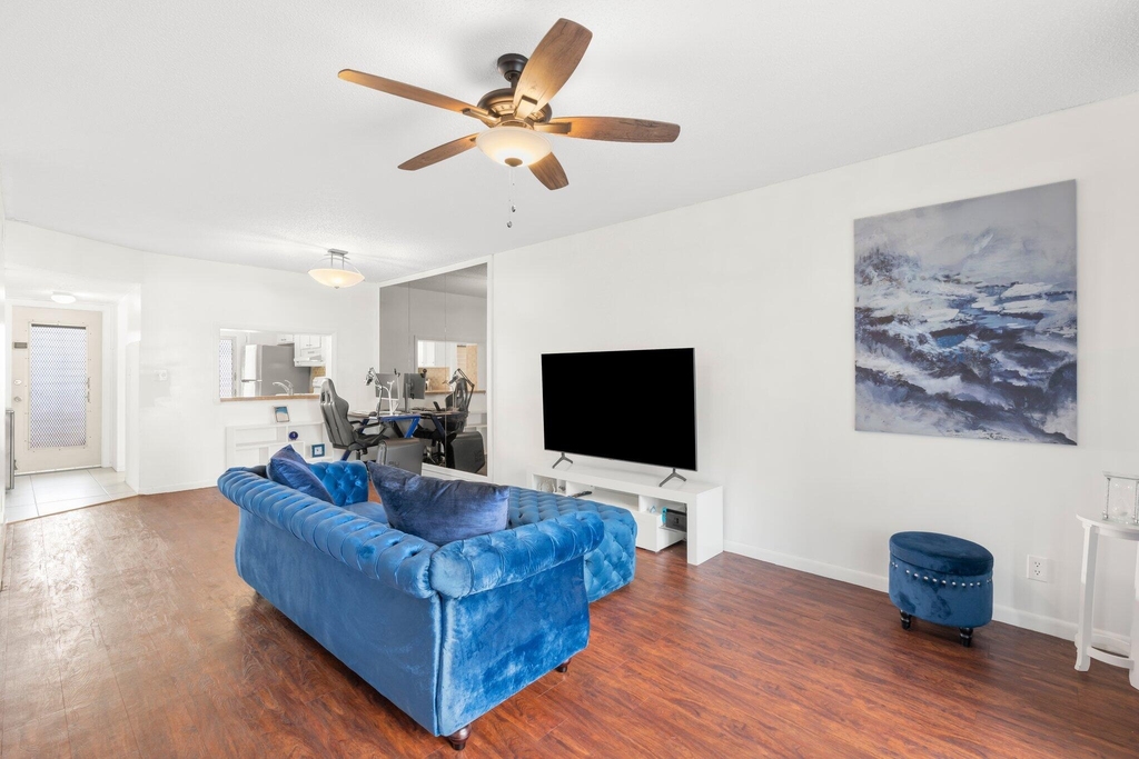 1101 Crystal Lake Drive - Photo 5