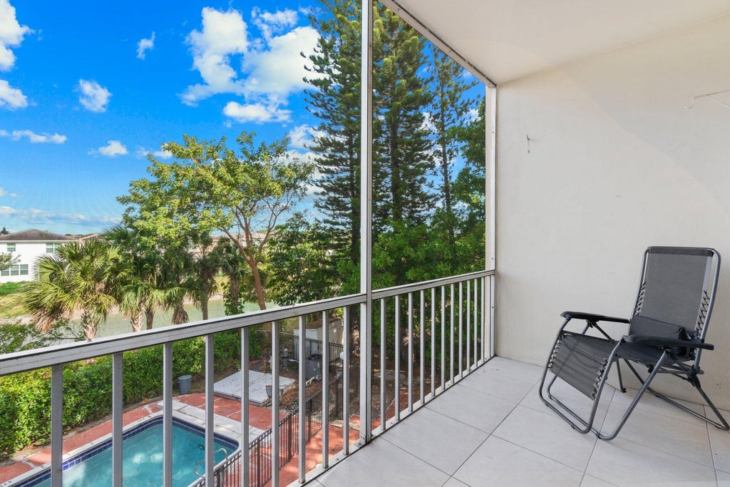 1101 Crystal Lake Drive - Photo 4