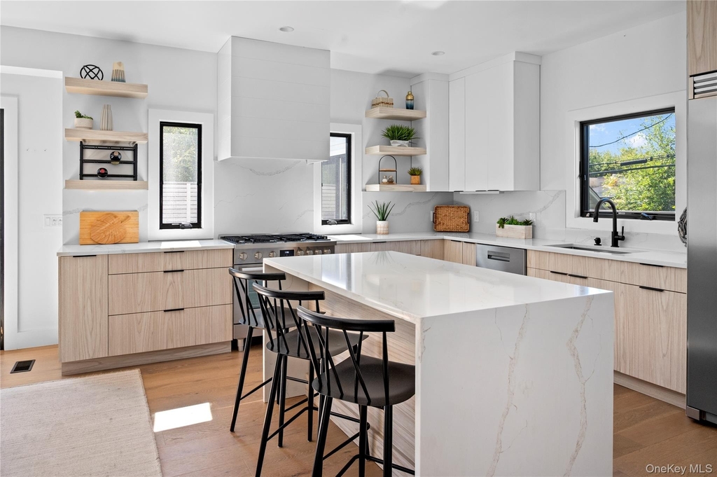 31 Atlantic Avenue - Photo 2