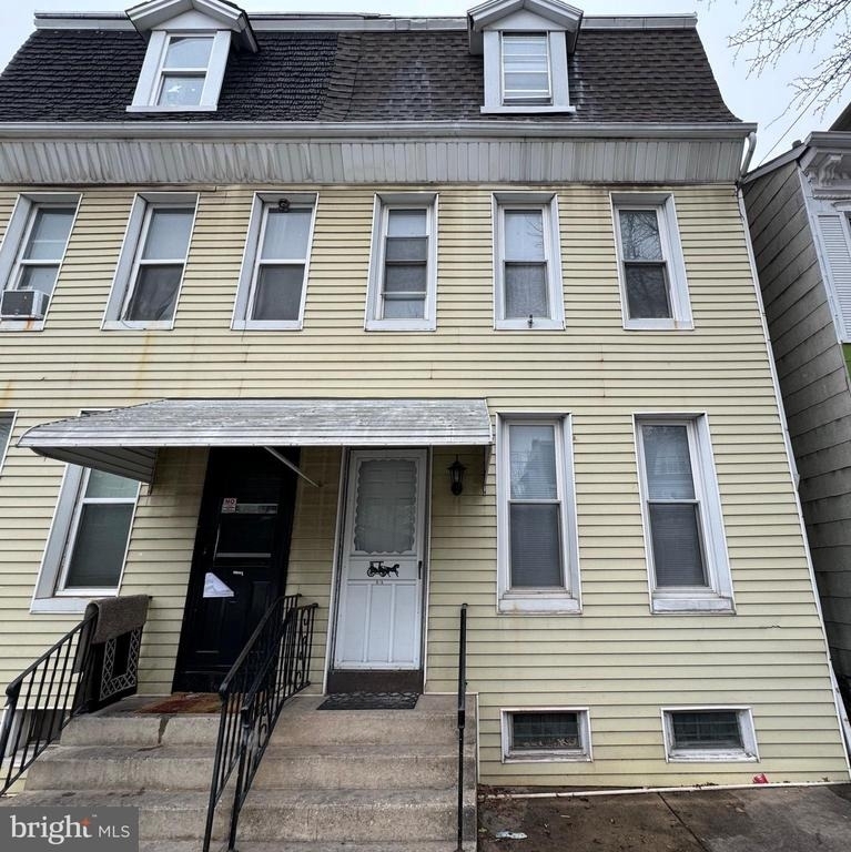 645 W Philadelphia Street - Photo 0
