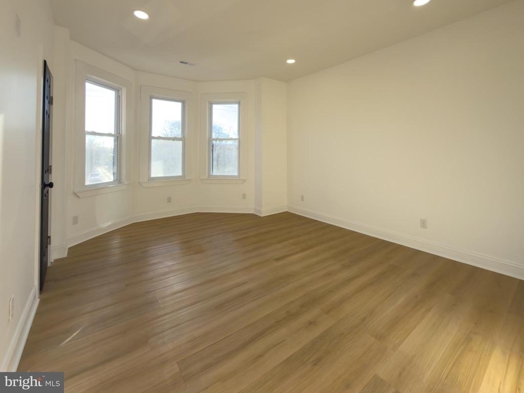 5237 Greenway Avenue - Photo 15