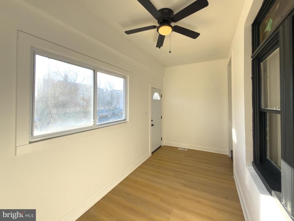 5237 Greenway Avenue - Photo 3