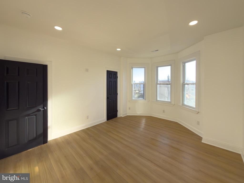 5237 Greenway Avenue - Photo 16