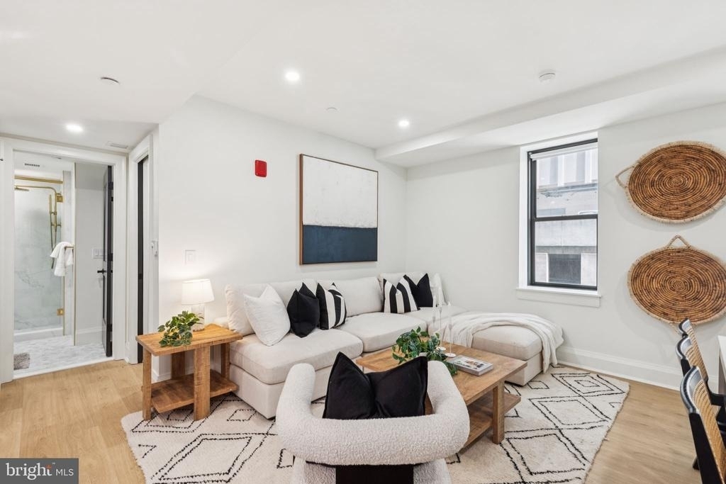 135 S 19th Street - Photo 2