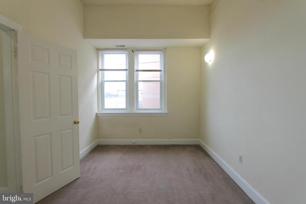 100 E Price Street - Photo 9