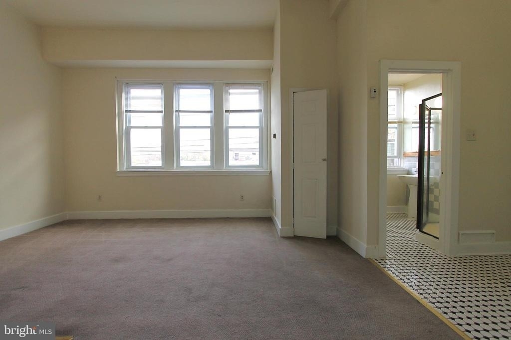 100 E Price Street - Photo 3