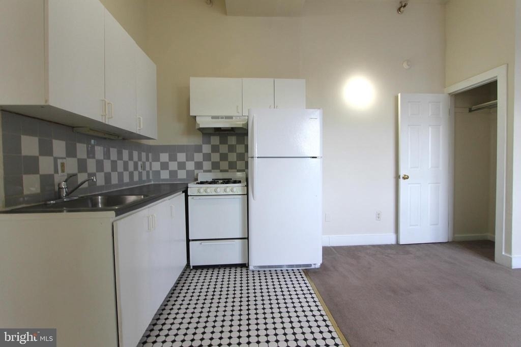 100 E Price Street - Photo 8