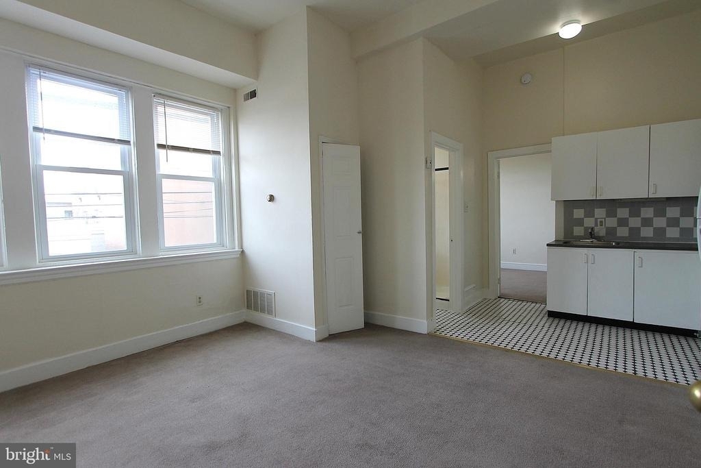 100 E Price Street - Photo 0