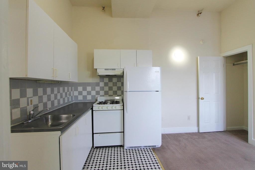 100 E Price Street - Photo 7