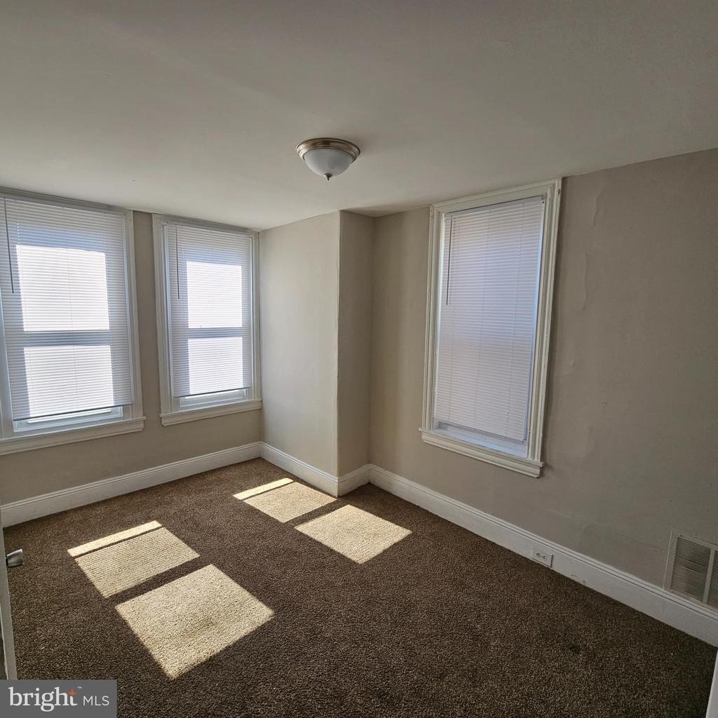 3046 Clifford Street - Photo 36