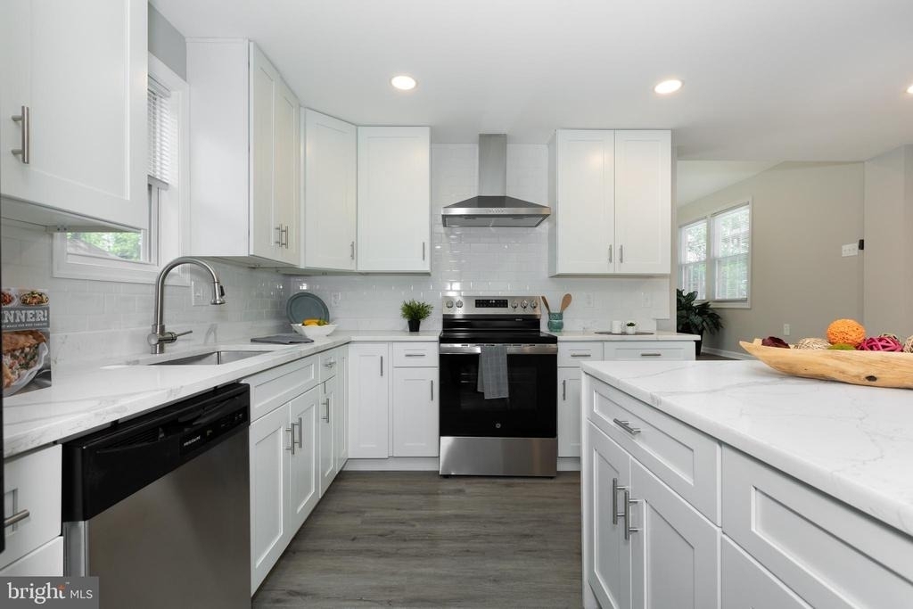 9520 48th Avenue - Photo 13