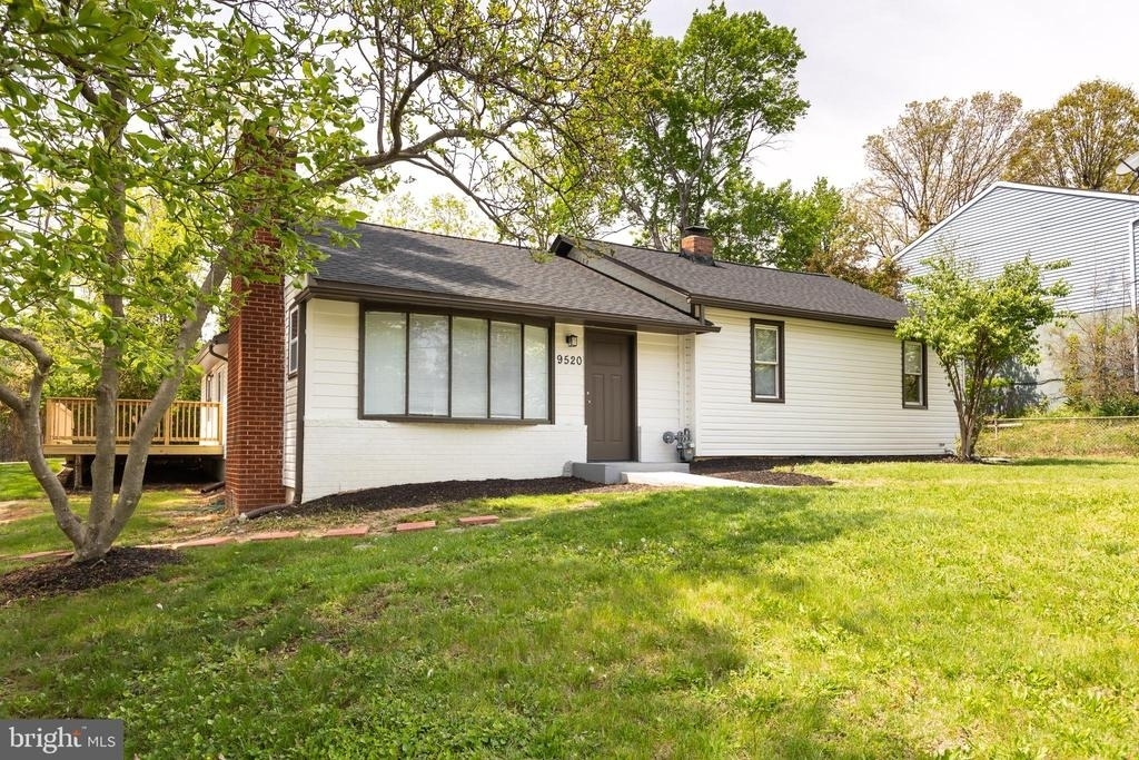 9520 48th Avenue - Photo 2
