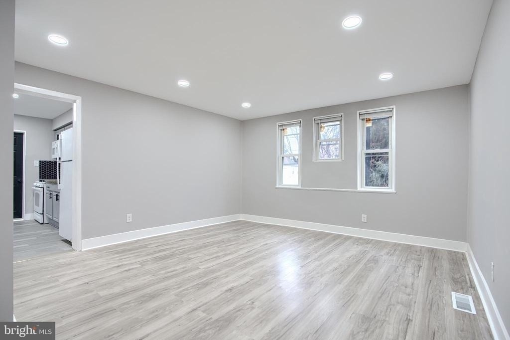 3807 Fleetwood Avenue - Photo 2