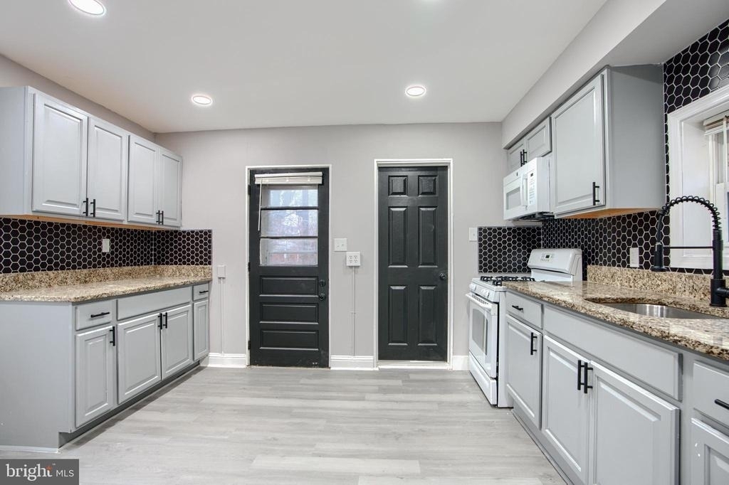 3807 Fleetwood Avenue - Photo 13