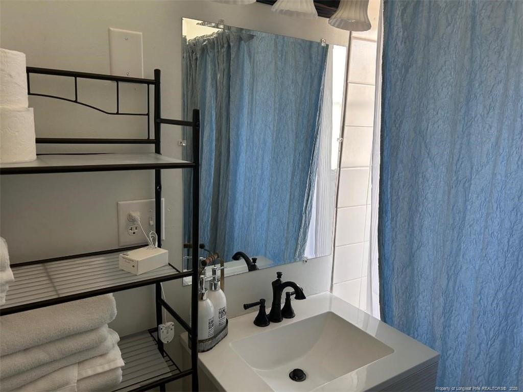 1109 N Chestnut Street N - Photo 5