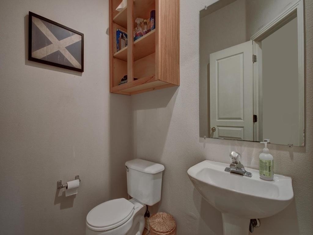 609 E 49th St - Photo 8