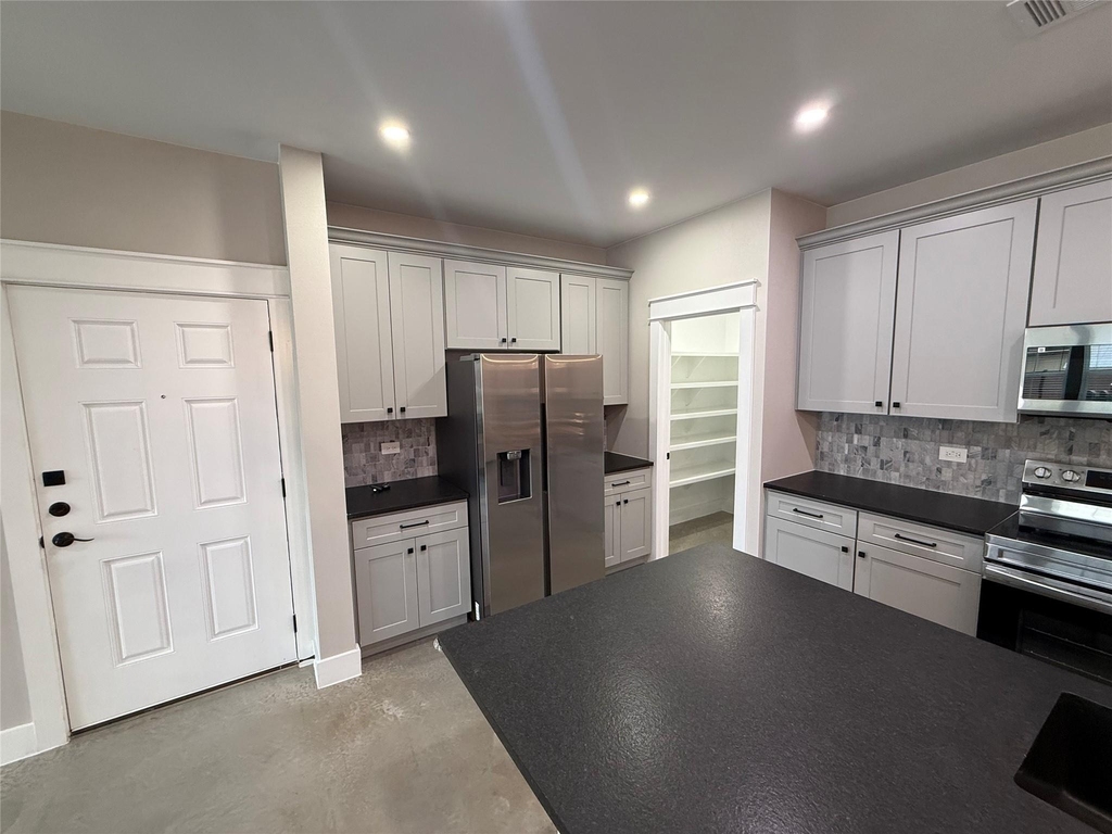 201 N Vandeveer St - Photo 2