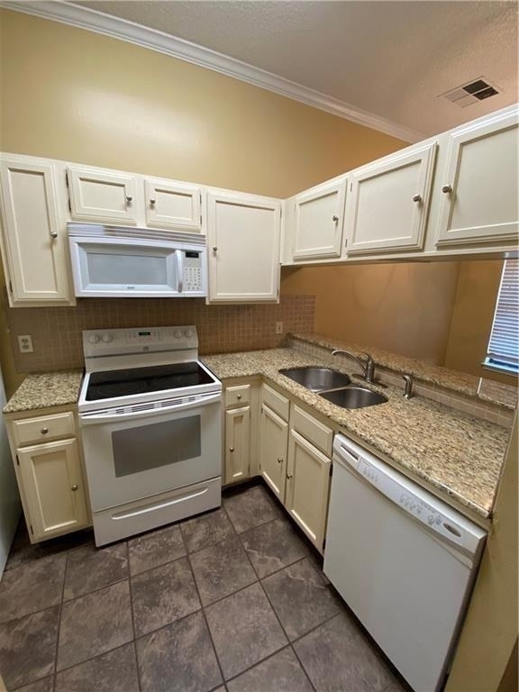 2802 Nueces St - Photo 0