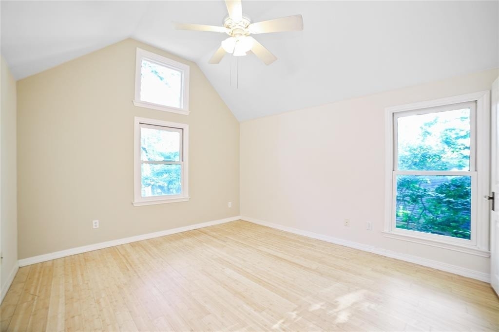 2716 E 22nd St - Photo 8