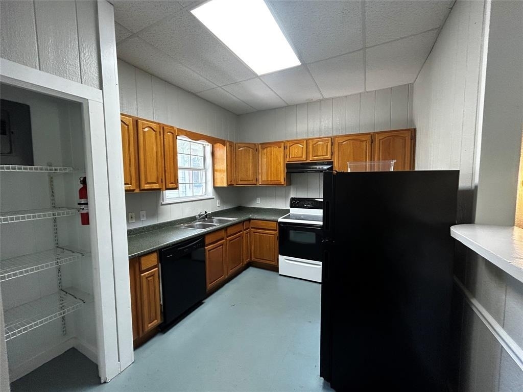 903 W 30th St - Photo 1