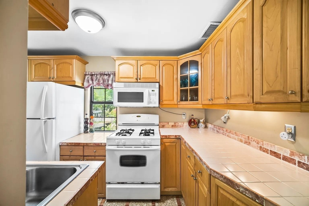 4812 Avenue G - Photo 10