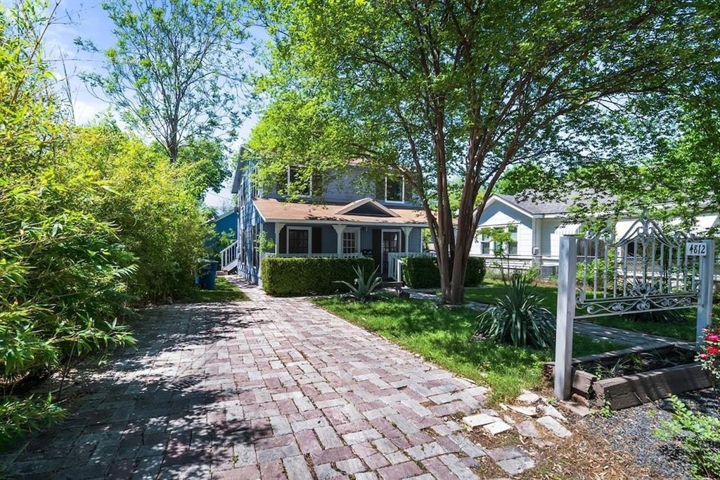 4812 Avenue G - Photo 0