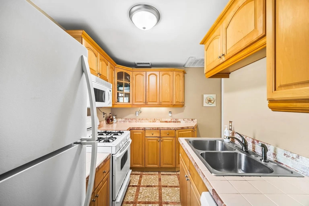 4812 Avenue G - Photo 9