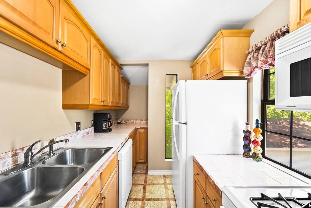4812 Avenue G - Photo 8