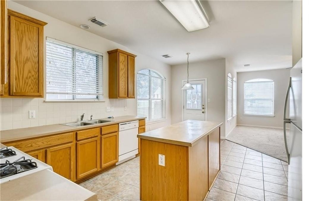 1821 Briarton Ln N - Photo 13