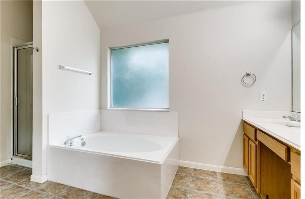 1821 Briarton Ln N - Photo 18