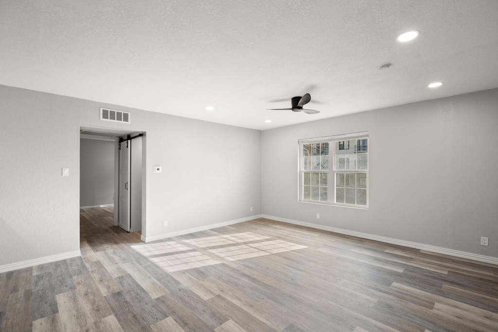 910 Duncan Ln - Photo 0