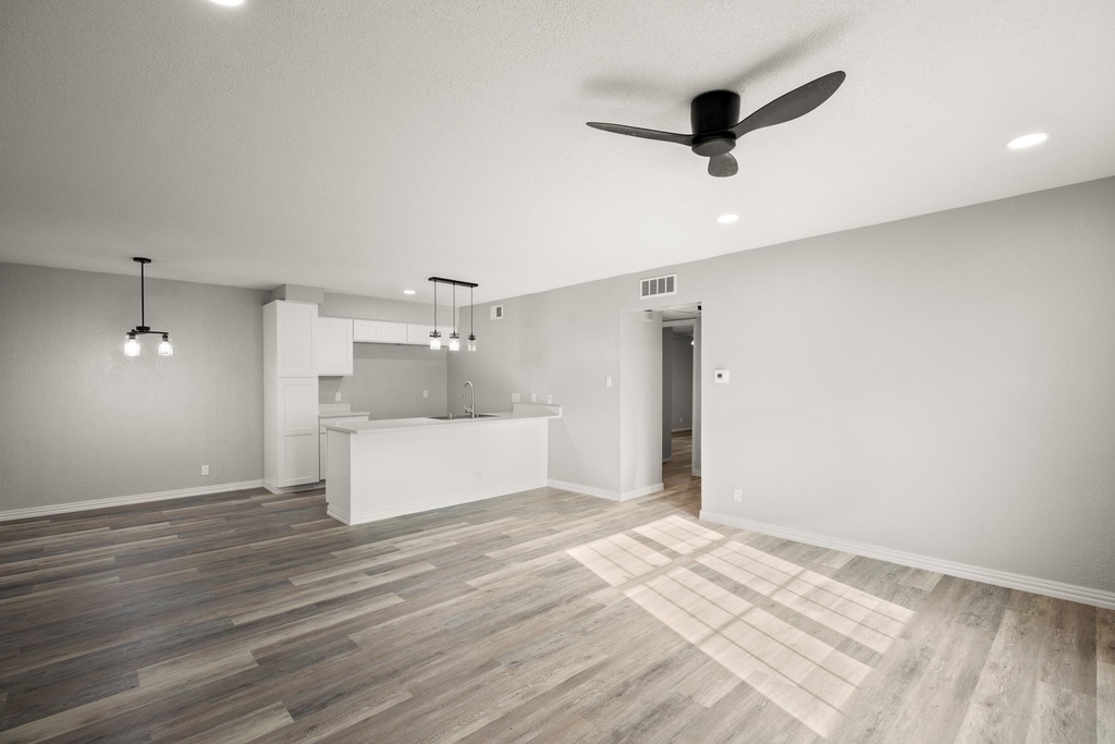 910 Duncan Ln - Photo 1