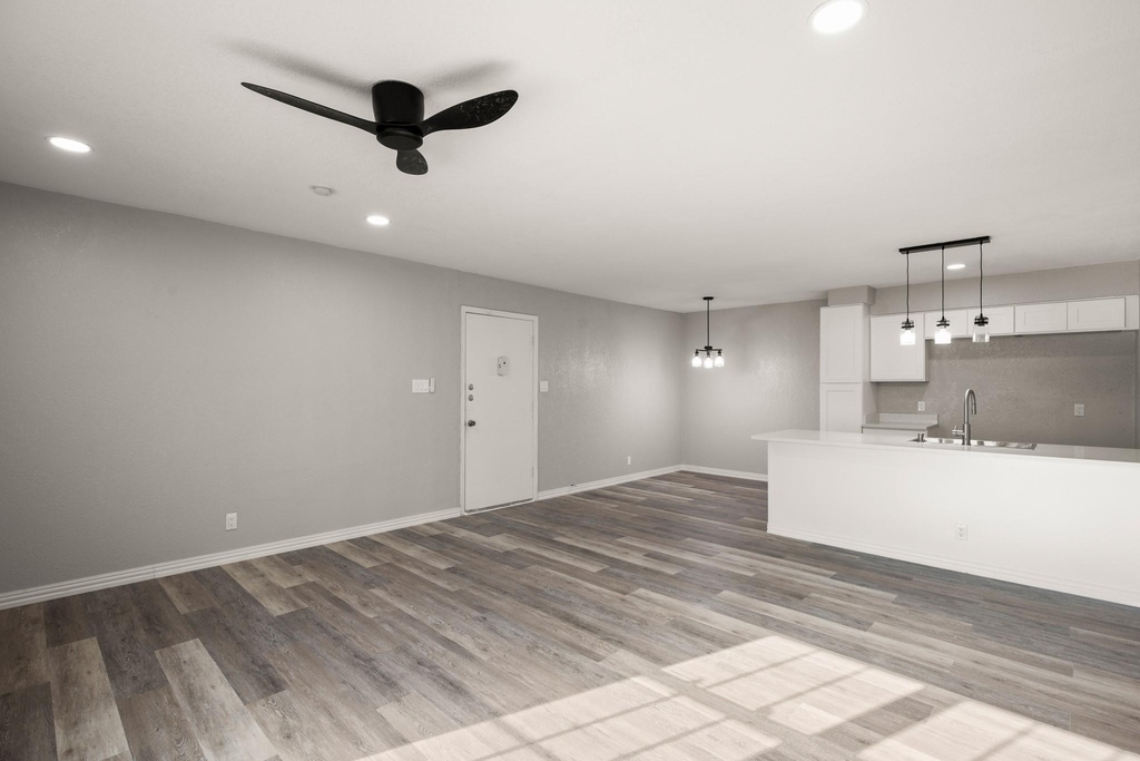 910 Duncan Ln - Photo 2