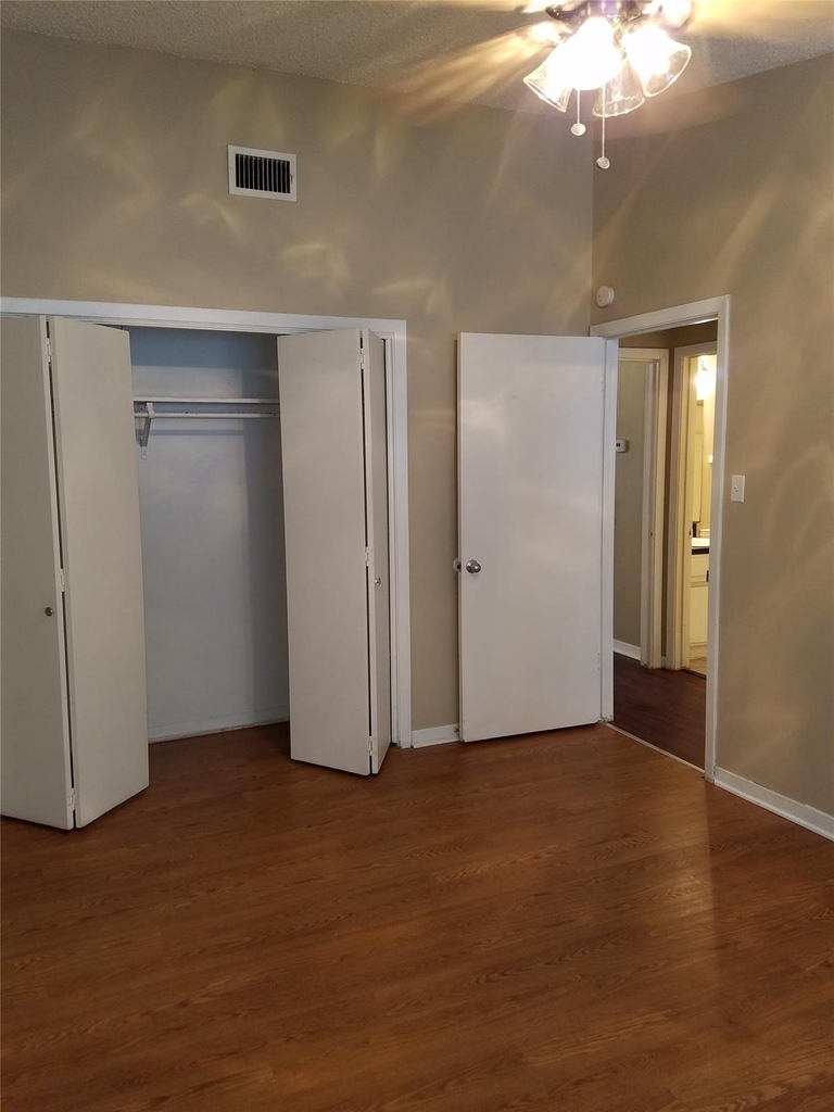 606 W 51st St - Photo 14