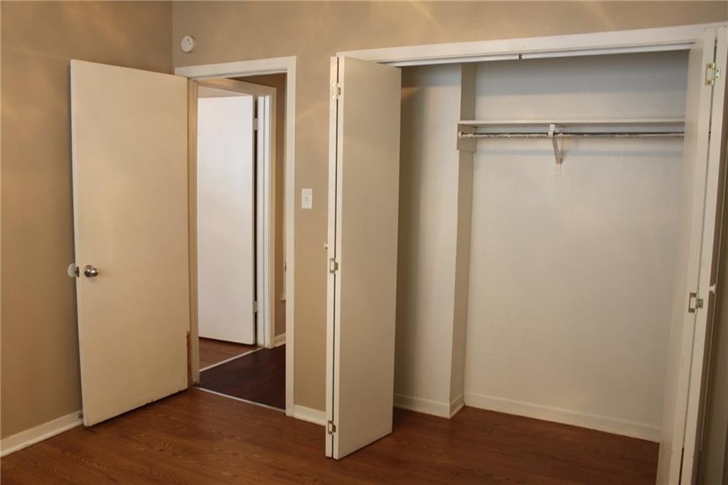 606 W 51st St - Photo 4