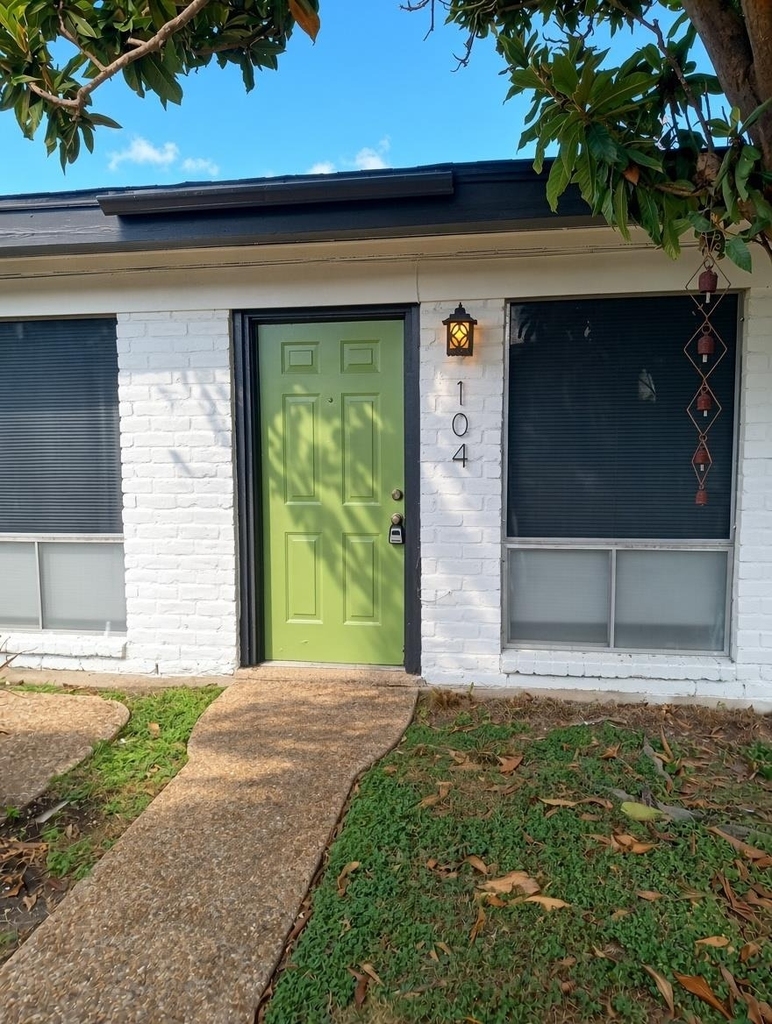 606 W 51st St - Photo 13