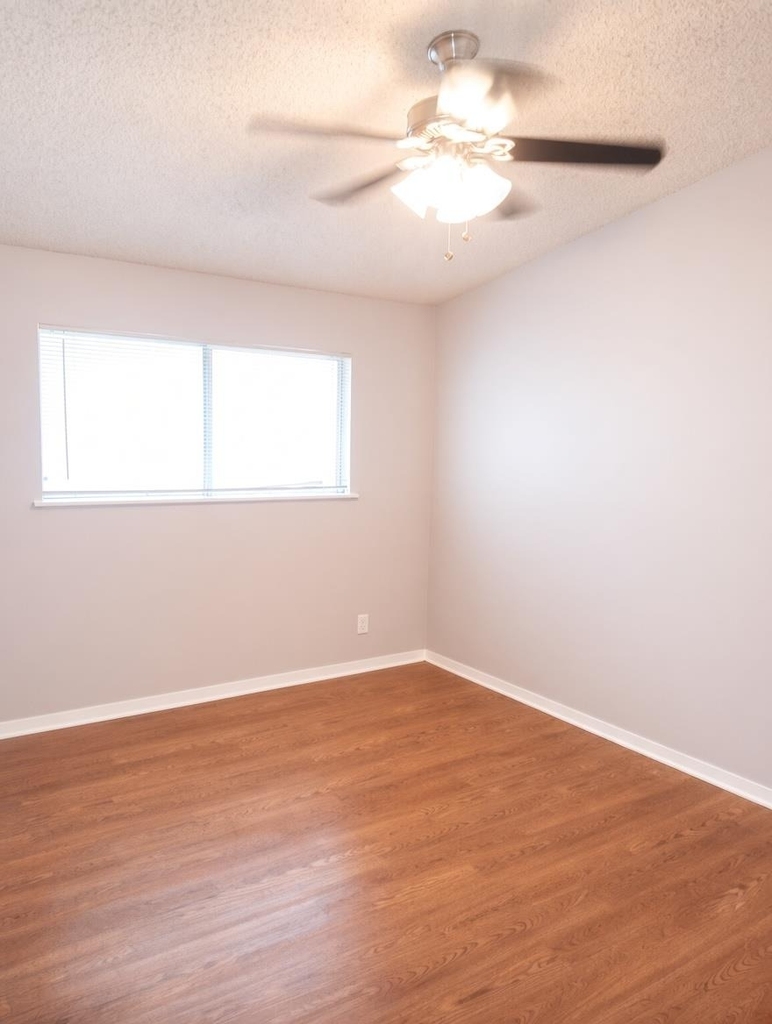 606 W 51st St - Photo 12