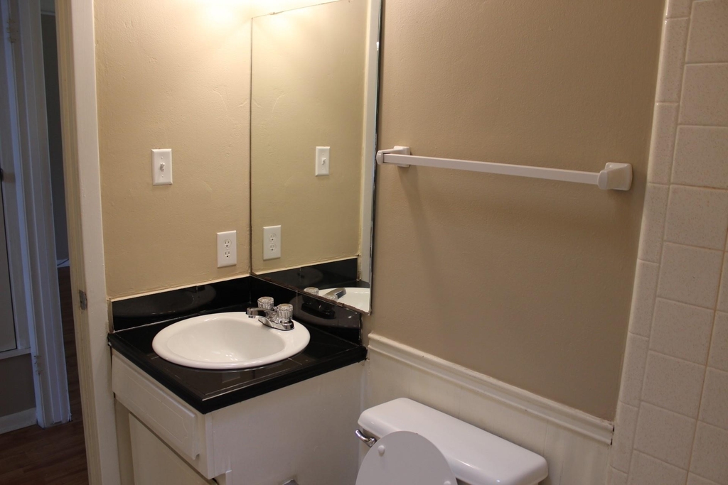 606 W 51st St - Photo 13
