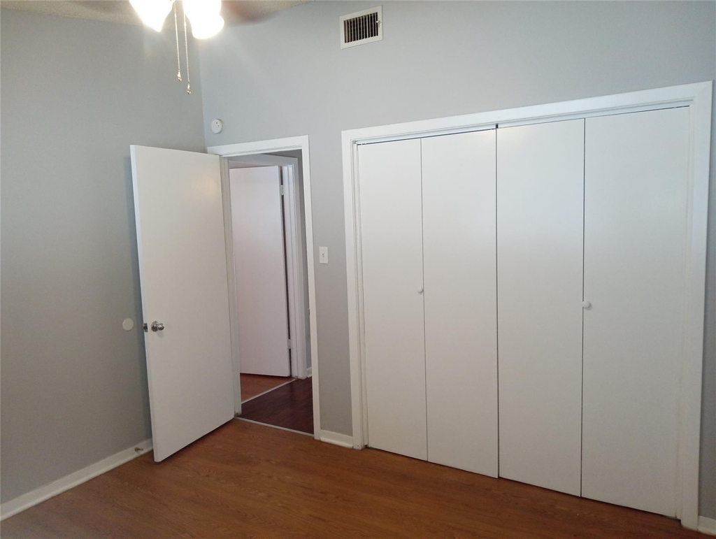 606 W 51st St - Photo 8