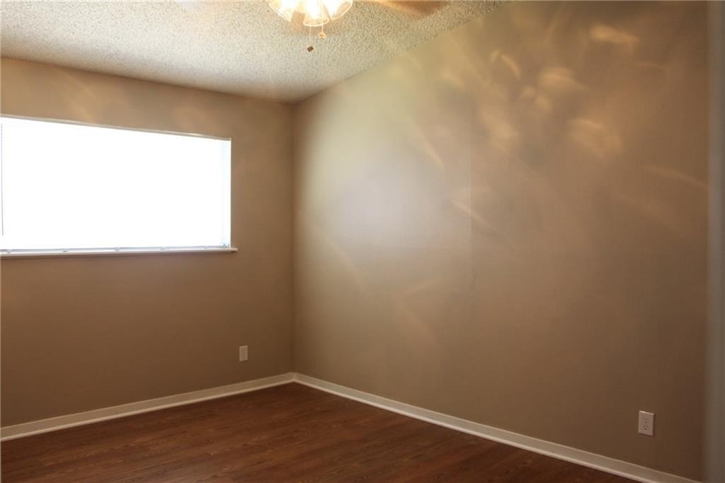 606 W 51st St - Photo 5
