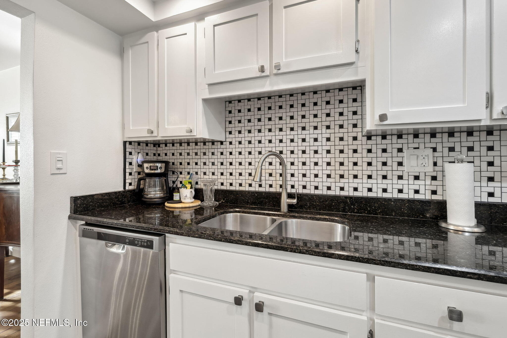 756 Spinnakers Reach Drive - Photo 19