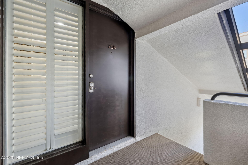 756 Spinnakers Reach Drive - Photo 5