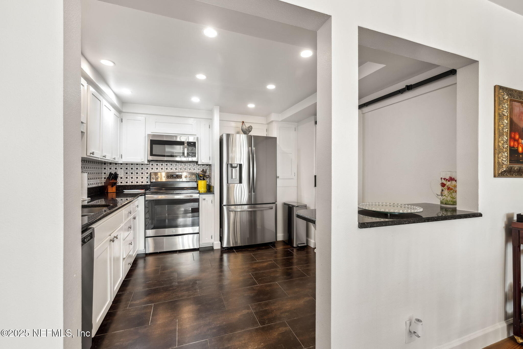 756 Spinnakers Reach Drive - Photo 17