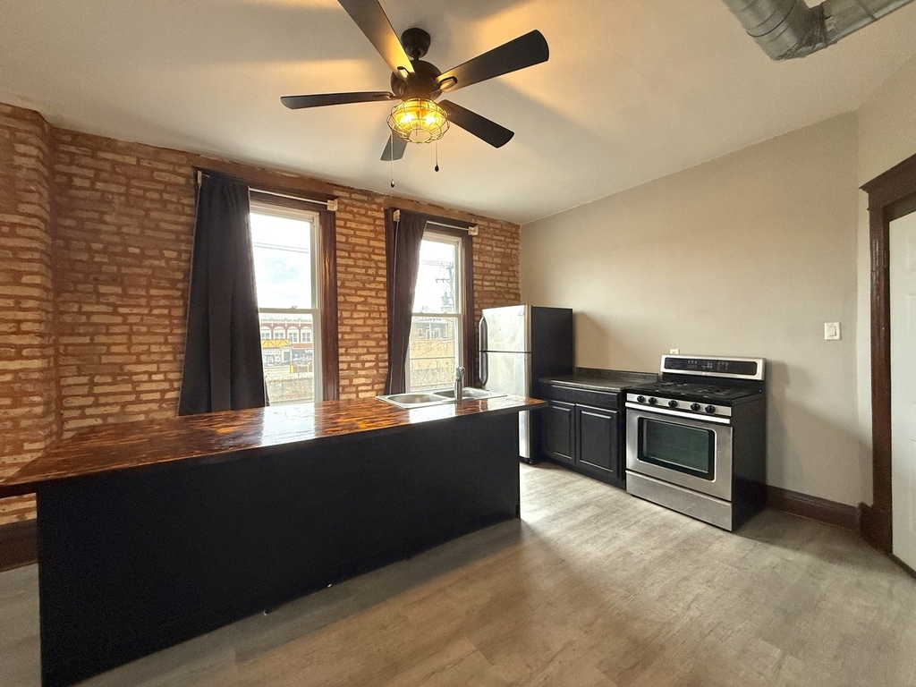 2141 S Marshall Boulevard - Photo 6