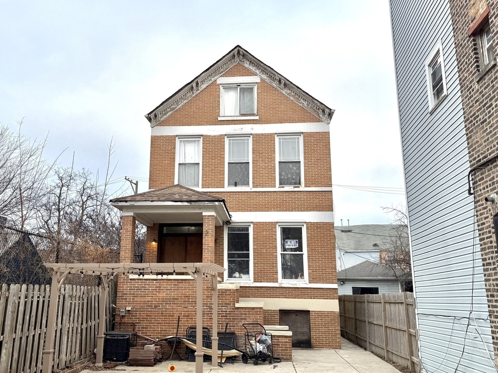 2141 S Marshall Boulevard - Photo 0