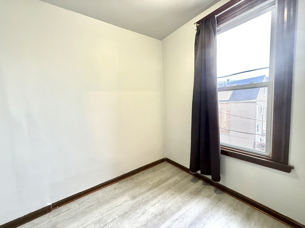 2141 S Marshall Boulevard - Photo 12
