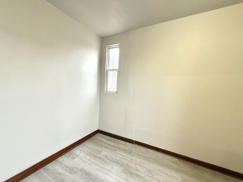 2141 S Marshall Boulevard - Photo 11