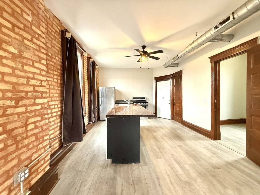 2141 S Marshall Boulevard - Photo 8